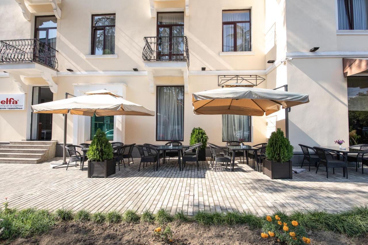 Dioskuria Hotel Sukhumi Exterior photo